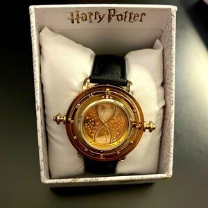 Harry Potter watch. Collectable/works perfectly. Never used, original packaging.